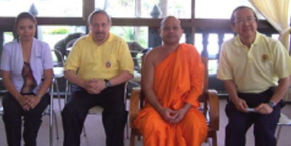 Temple [Wat] on monastery grounds<br />
Richard and Thai Host, Dr. Nirund with Abbot Phrakru